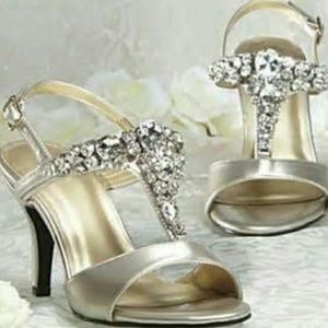 ADRIAMO LADONNA HEELS WITH JEWELS SZ 8